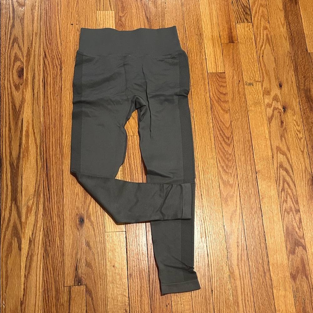 Boom Booty Women’s Olive Green Leggings NWOT fits Small to Medium